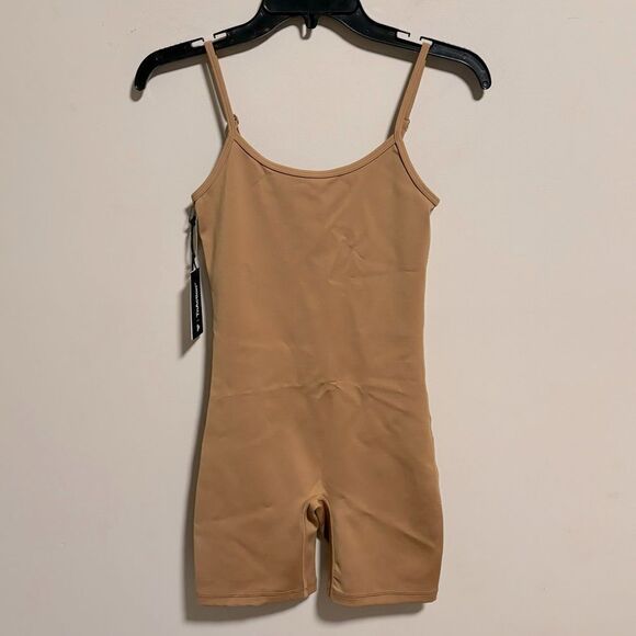 NWT TNA Aritzia TnaGLOSS™ Rhythm 7" Romper in Caramelized Brown- Size Small - Picture 1 of 11